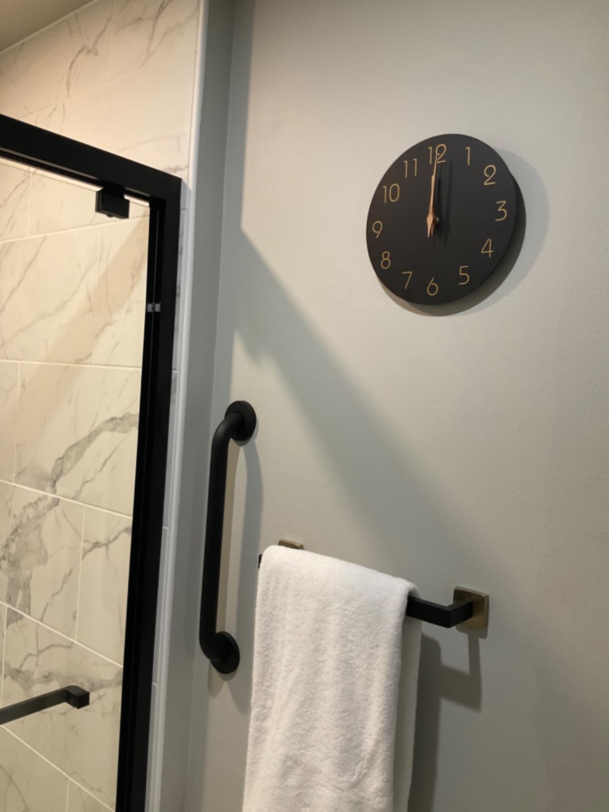 19 Stunning Small Bathroom Wall Decor Ideas You Need to See - Addicted ...
