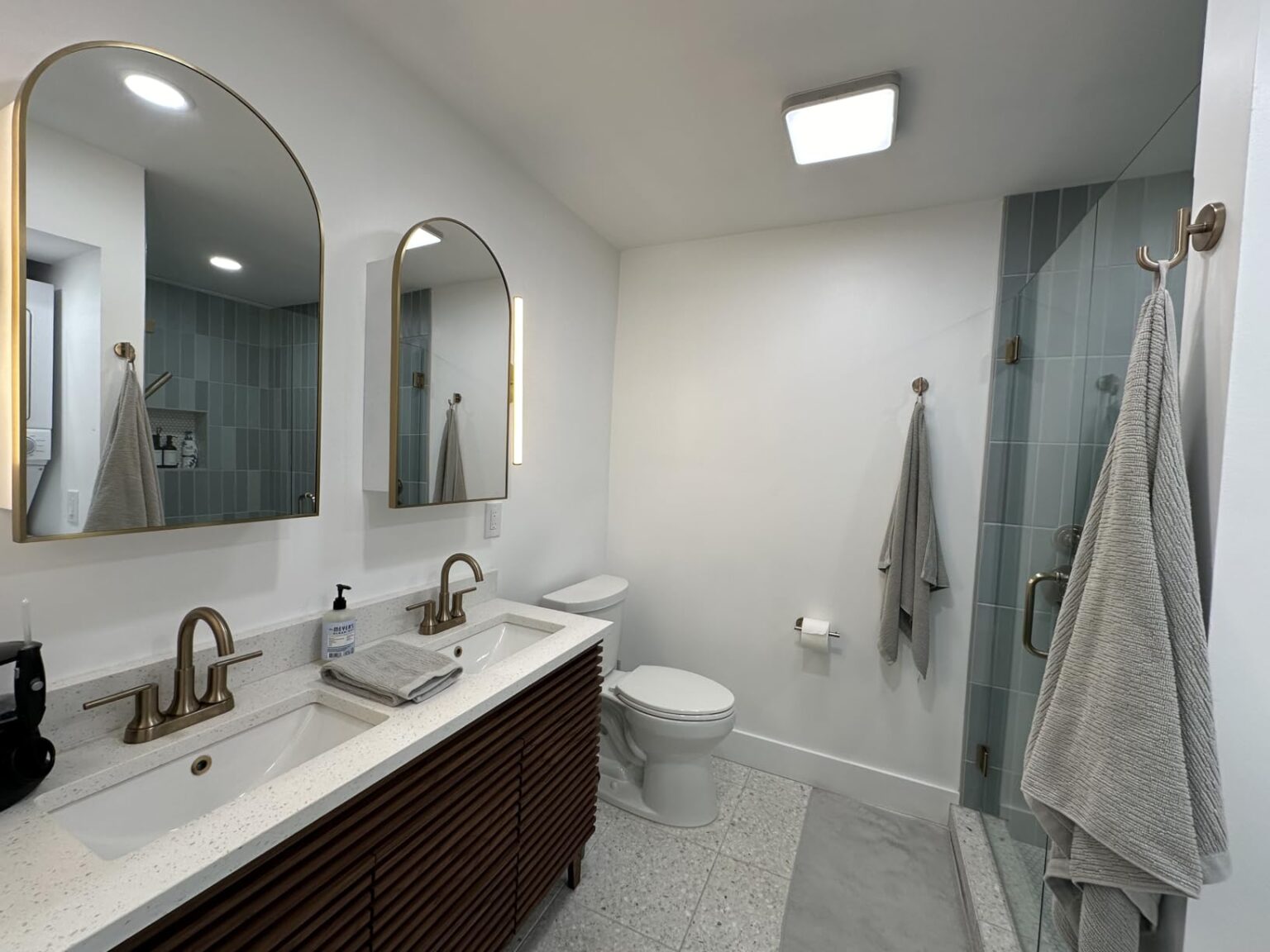 19 Stunning Small Bathroom Wall Decor Ideas You Need to See - Addicted ...