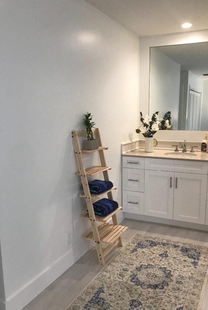19 Stunning Small Bathroom Wall Decor Ideas You Need to See - Addicted ...