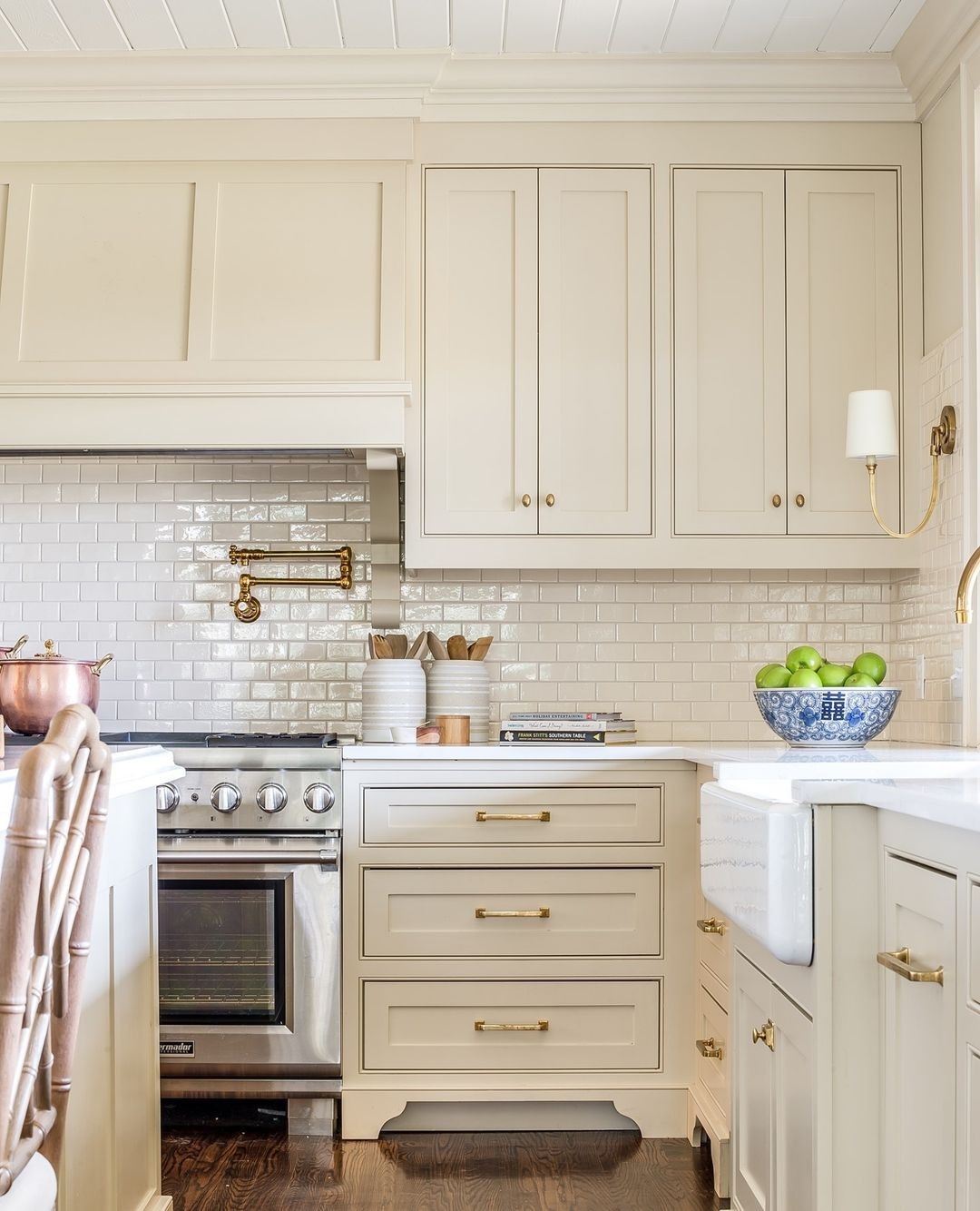 26 Trendy Backsplash Ideas for a Kitchen with White Cabinets - Addicted ...