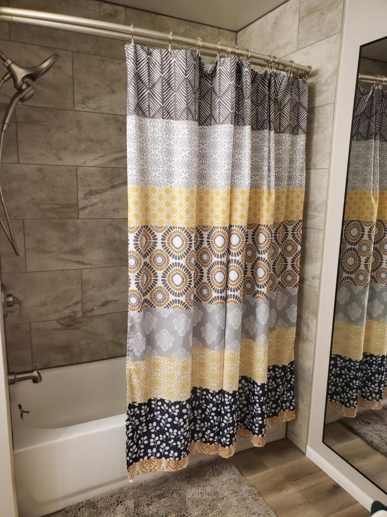 19 Small Bathroom Shower Curtain Ideas for a Modern Look - Addicted To ...