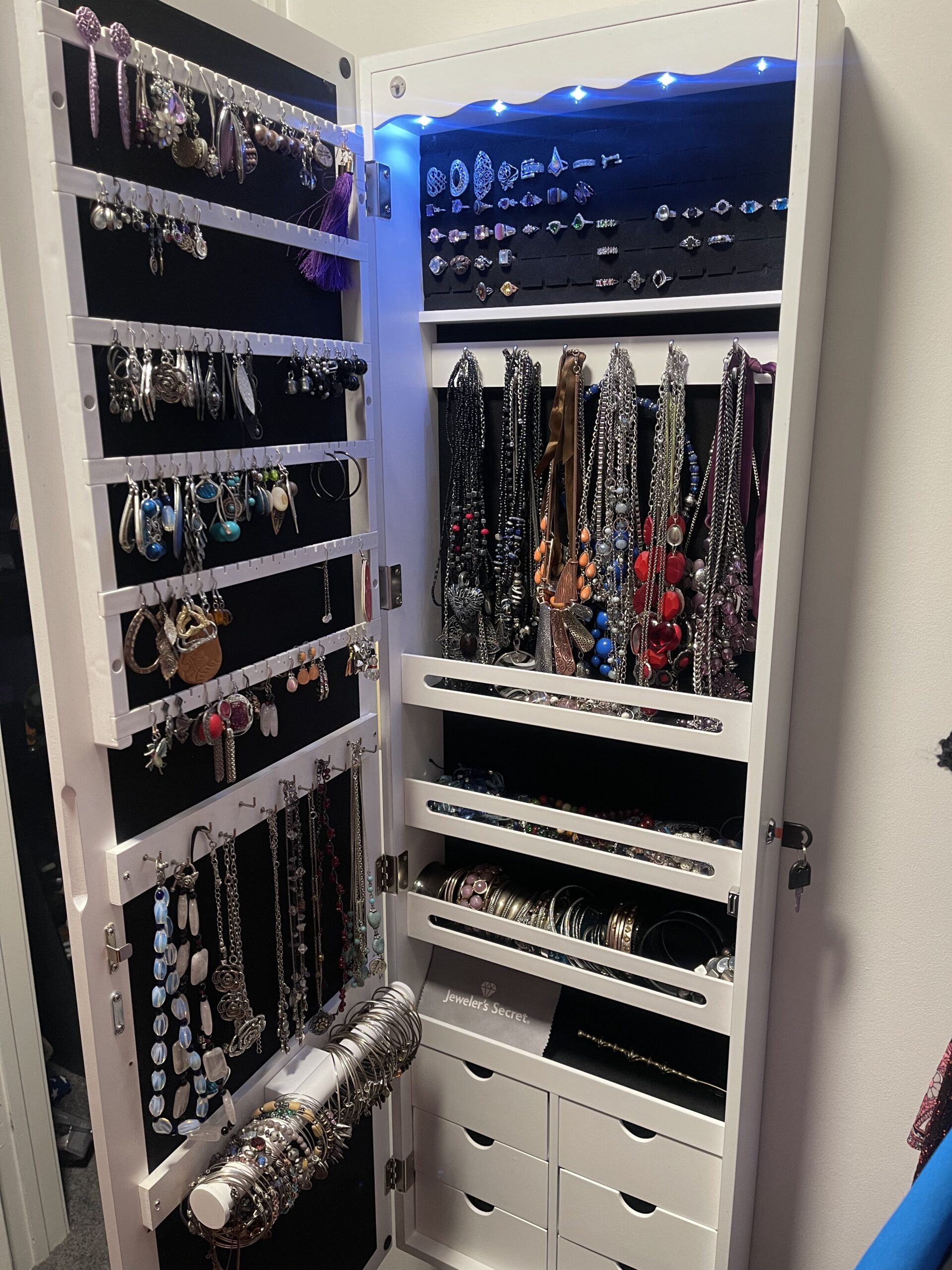 21 Practical Walk In Closet Organization Ideas - Addicted To Organization