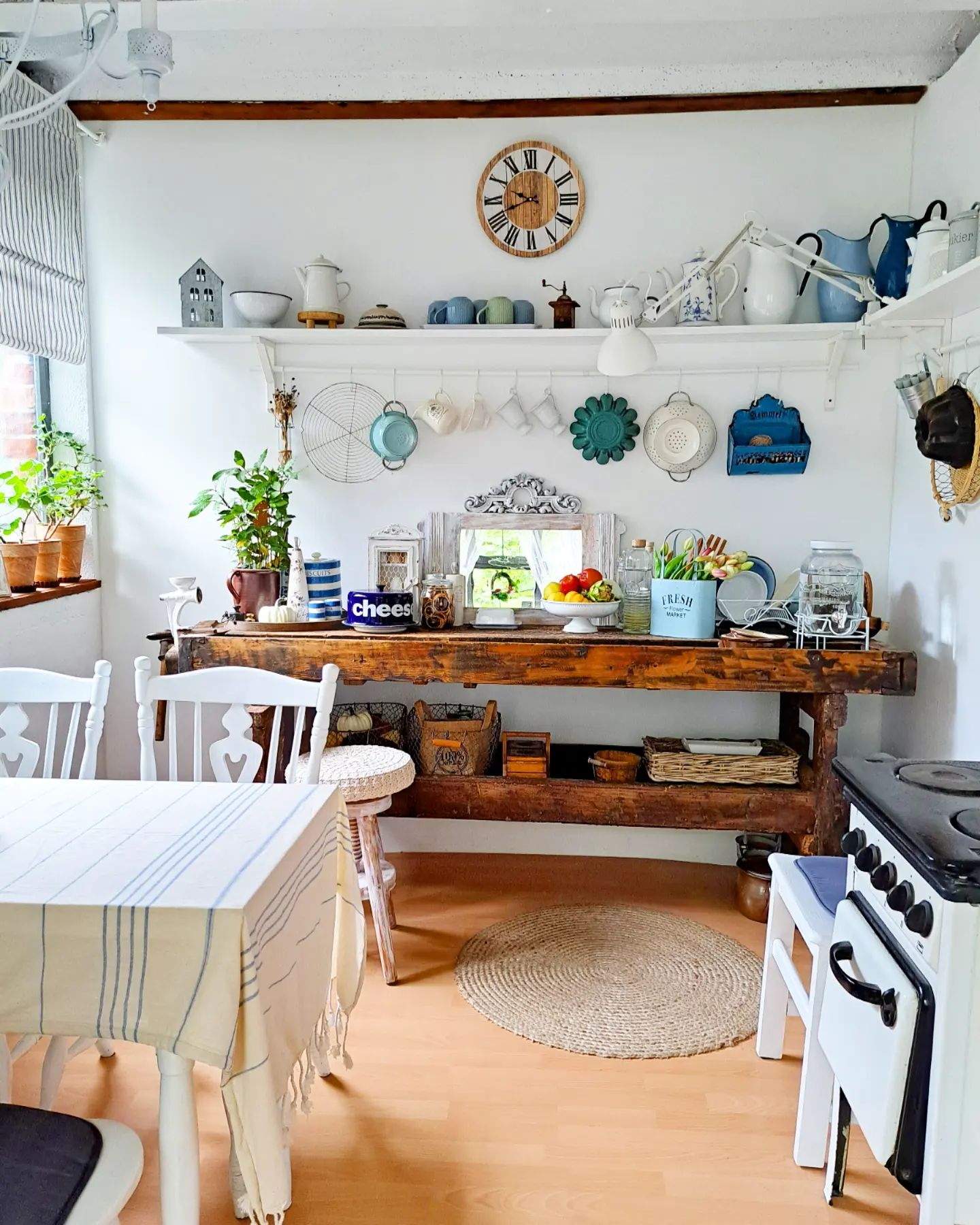 32 Vintage Kitchen Decor Ideas You’ll Love - Addicted To Organization