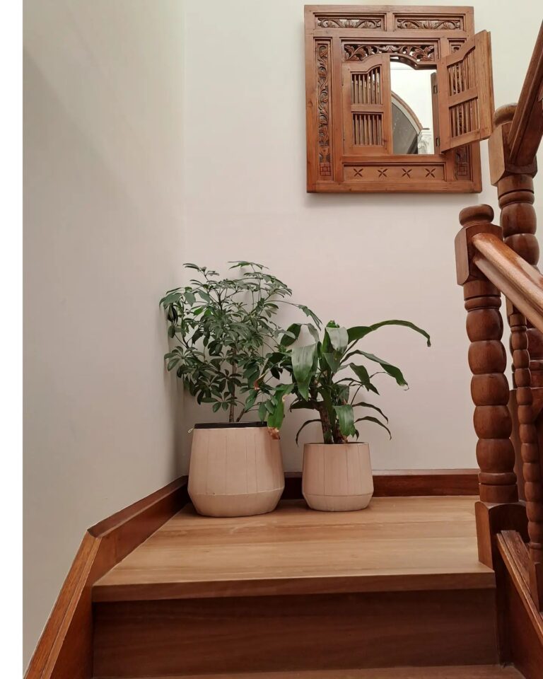 36 Beautiful Stair Landing Decor Ideas to Try - Addicted To Organization