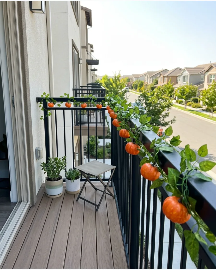 19. Pumpkin Vine Garland