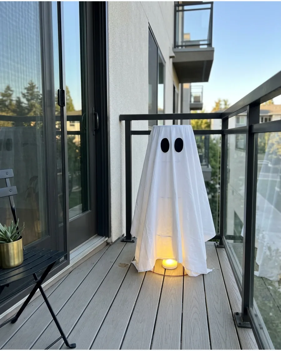 36. Tomato Cage Balcony Ghost