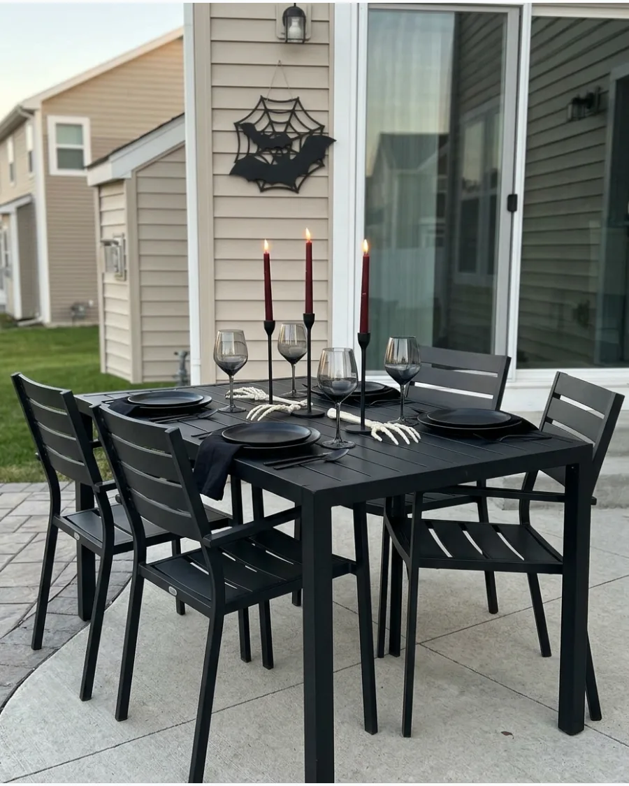 31. Gothic Outdoor Tablescape