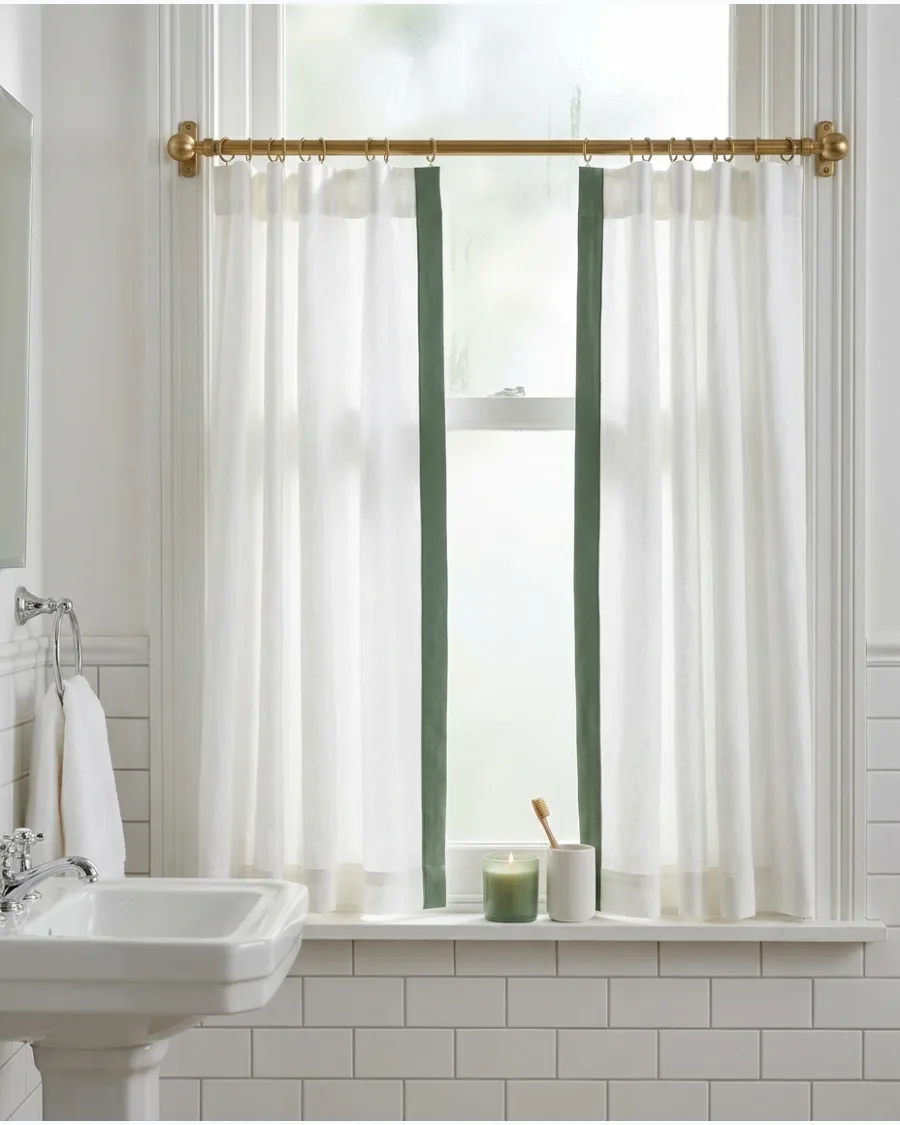 16. Curtains With a Contrast Border
