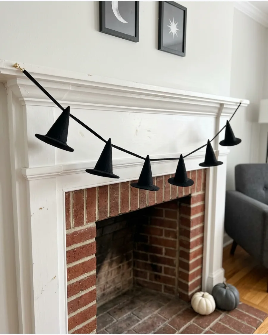 48. Mini Witch Hat Garland