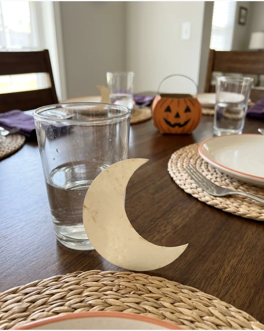 27. Vintage Halloween Place Cards