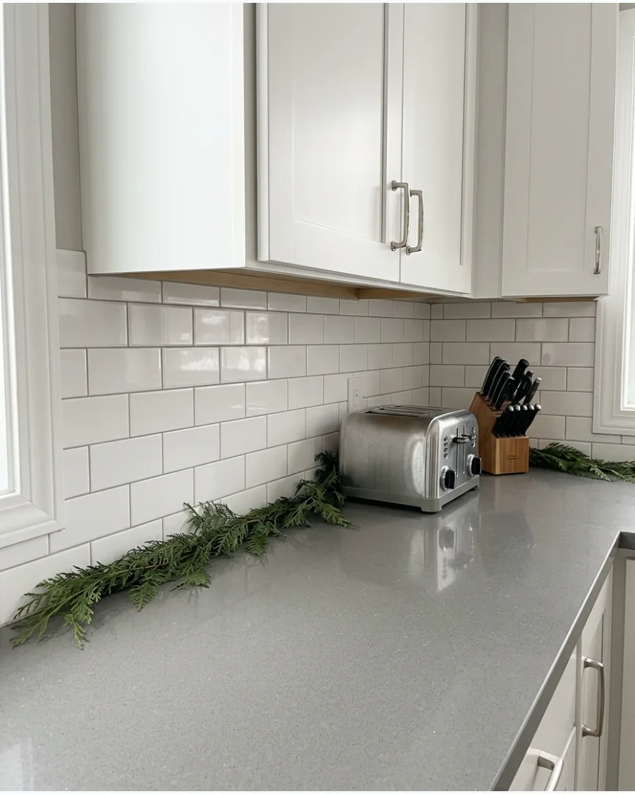 19. Cedar Garland Along the Backsplash