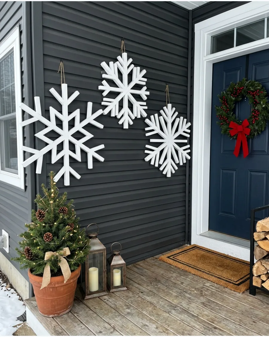83. Giant White Outdoor Snowflakes