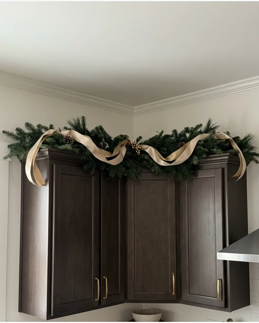 22. Champagne Ribbon Garland