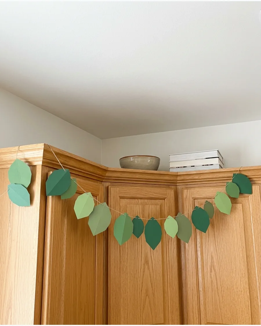 54. Geometric Paper Leaf Modernity
