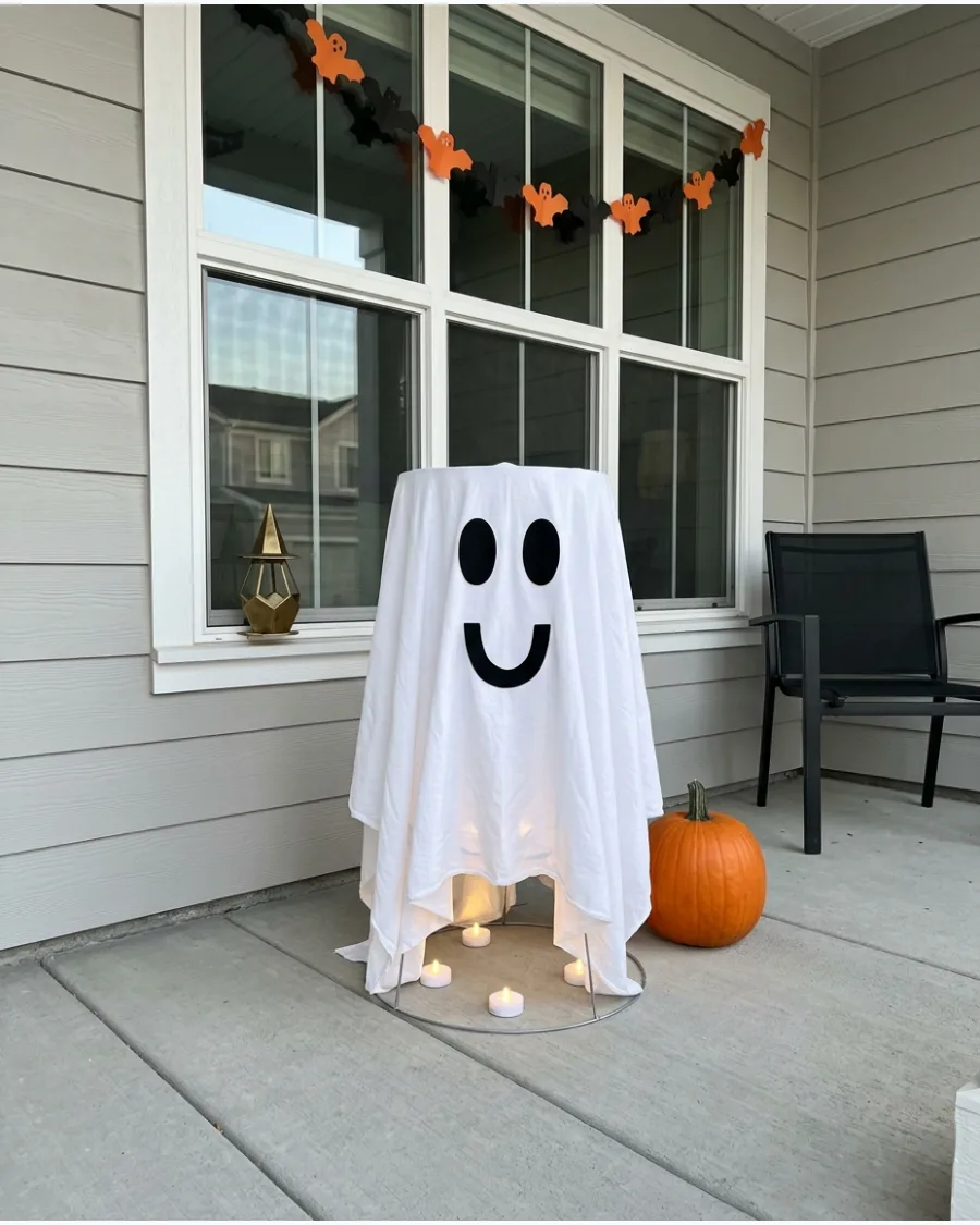 23. Smiling Tomato Cage Ghost