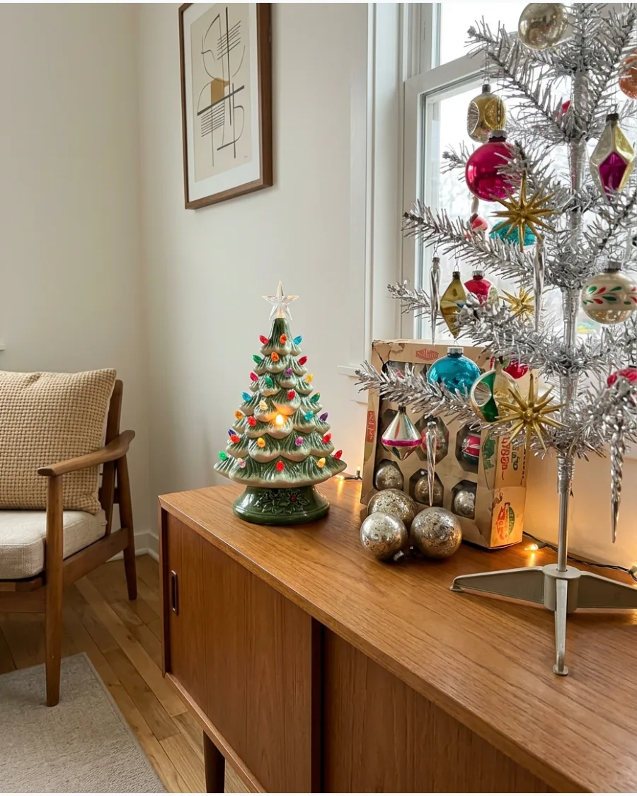 18. Retro Atomic Christmas Decor