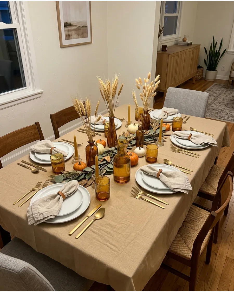 19. Amber Glass Friendsgiving Tablescape