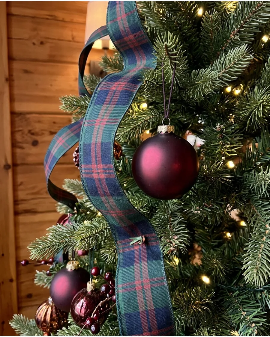 9. Burgundy and Tartan Christmas Tree