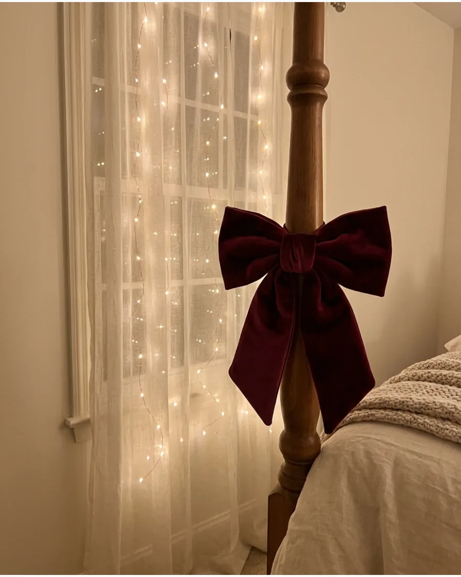 39. Romantic Christmas Bedroom