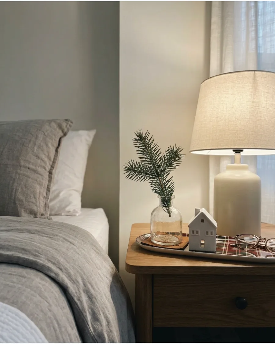 79. Easy Five-Minute Christmas Nightstand