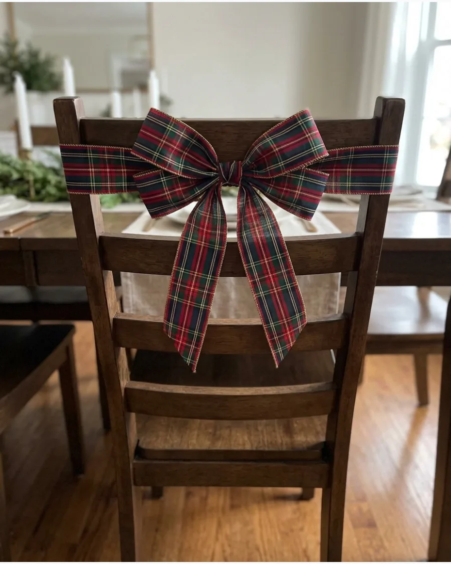 12. Tartan Plaid Christmas Dining Room