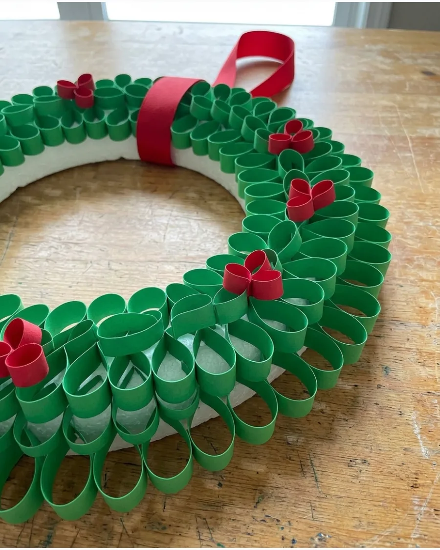 32. Paper Loop Christmas Wreath